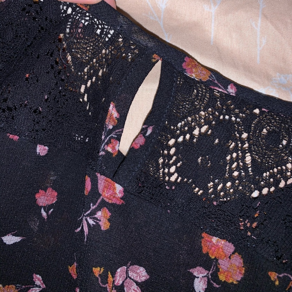 Multicolored flowy top - Picture 5 of 5